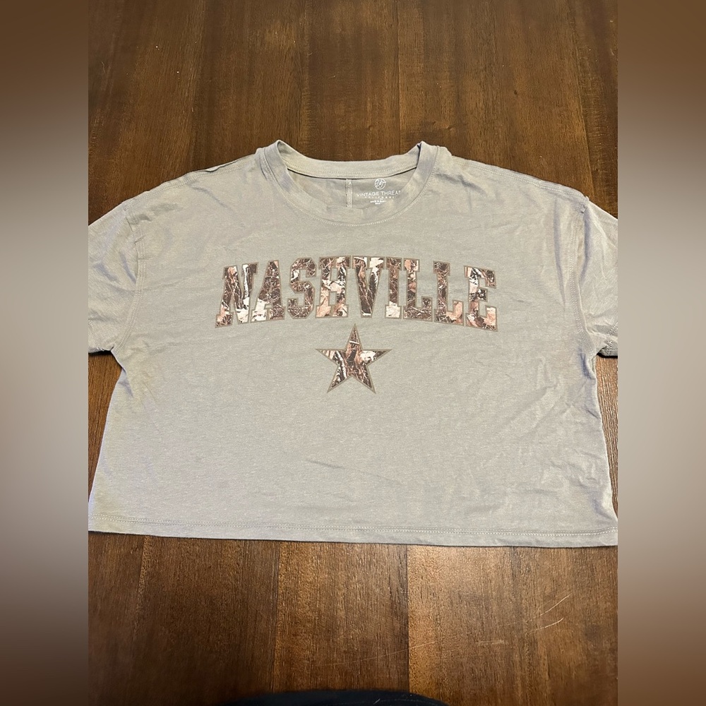 Camo Nashville cropped tee